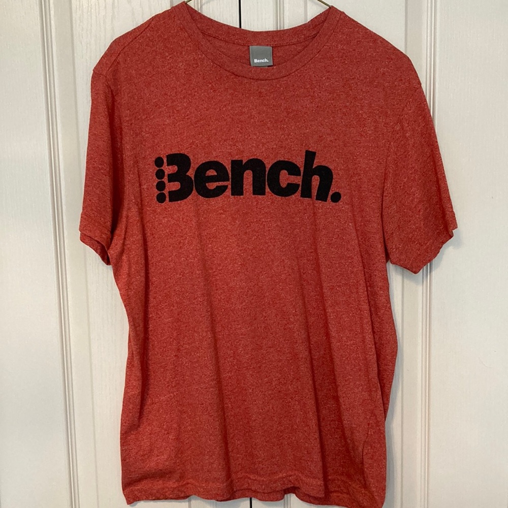 BENCH men’s medium tee. EUC.